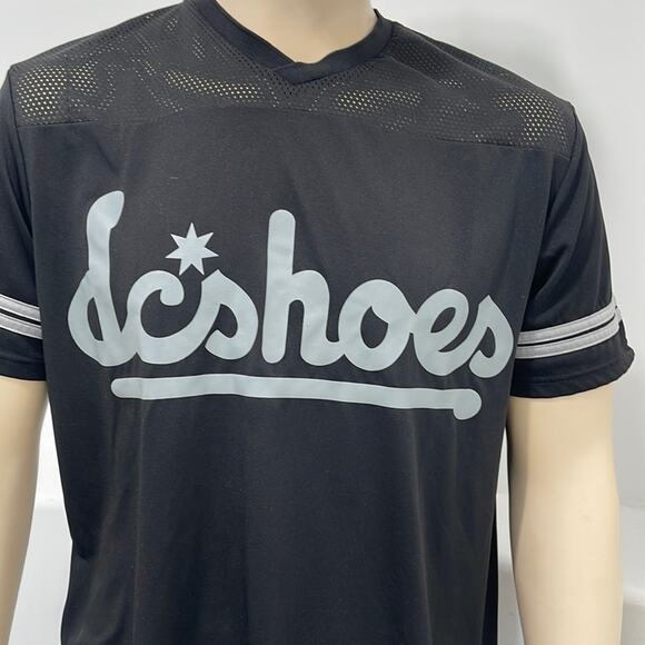 DG Initials Collection Men’s Logo Short Sleeve V-neck T-Shirt Black Size L - Picture 3 of 9